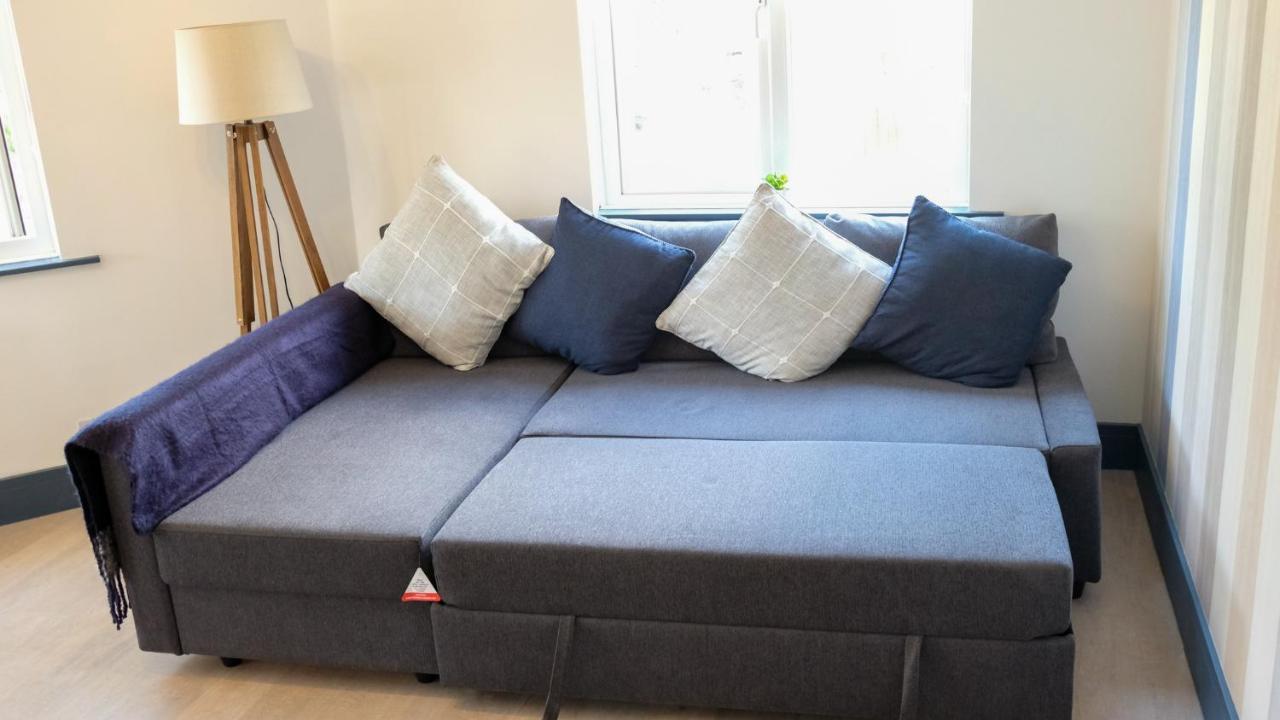 Intimate Entire Flat 9-Min Walk To Boscombe Beach Bornemouth Extérieur photo