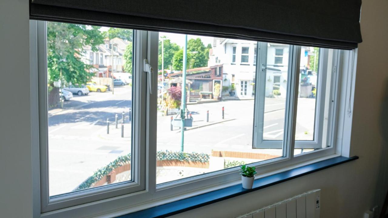 Intimate Entire Flat 9-Min Walk To Boscombe Beach Bornemouth Extérieur photo