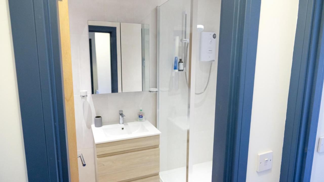Intimate Entire Flat 9-Min Walk To Boscombe Beach Bornemouth Extérieur photo